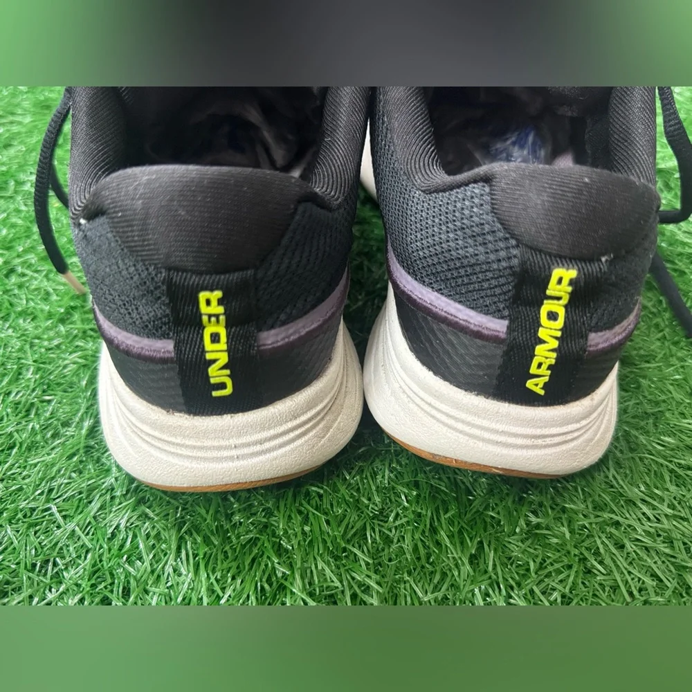 Under Armour Women’s Black and White Athletic Shoes Sleek Design Size 8‎